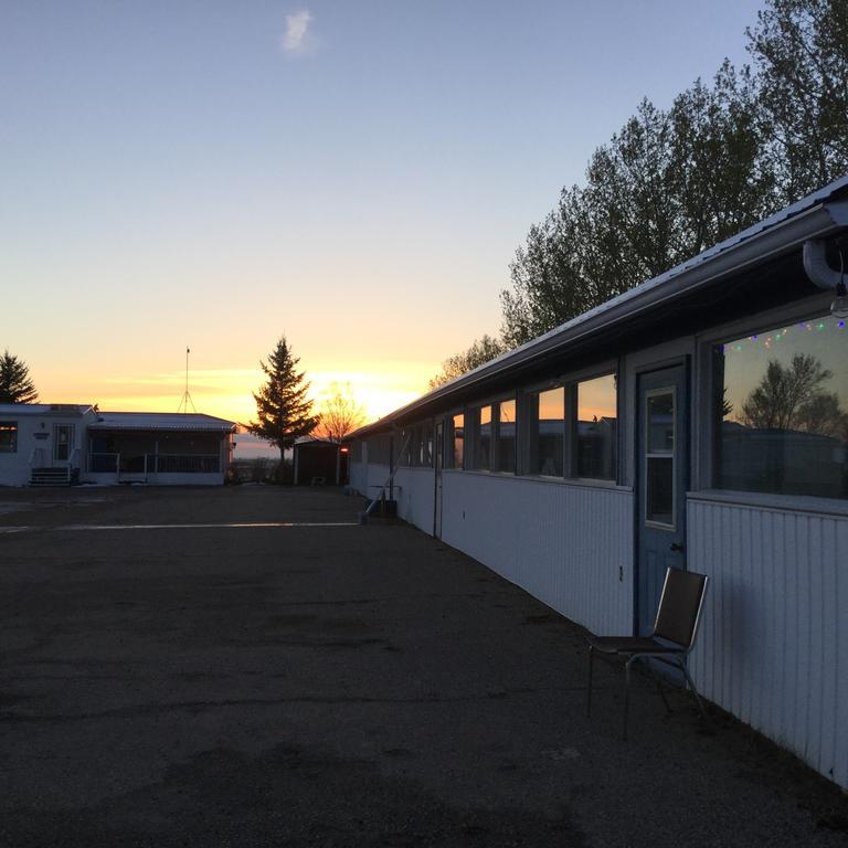 Raval Paradise Motel And Rv Park Youngstown Ngoại thất bức ảnh