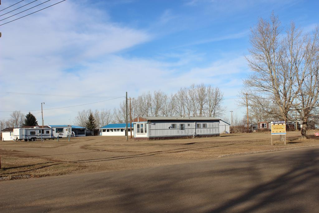 Raval Paradise Motel And Rv Park Youngstown Ngoại thất bức ảnh