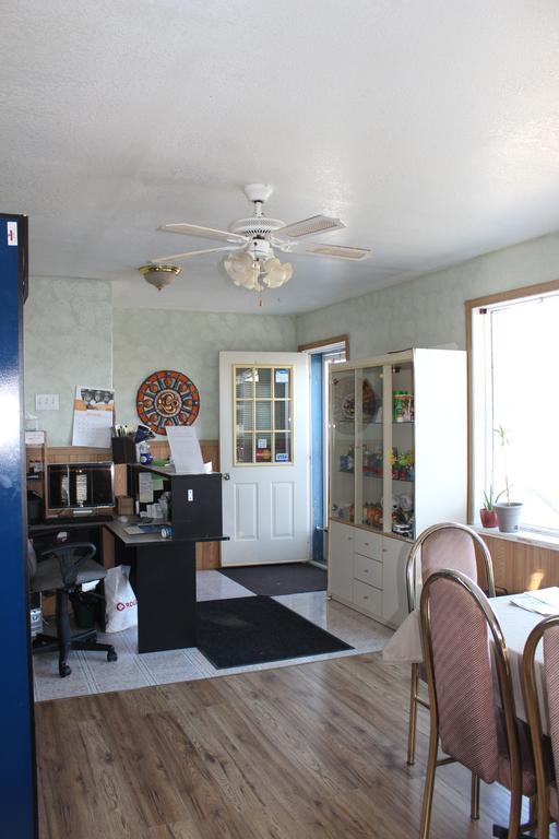 Raval Paradise Motel And Rv Park Youngstown Ngoại thất bức ảnh