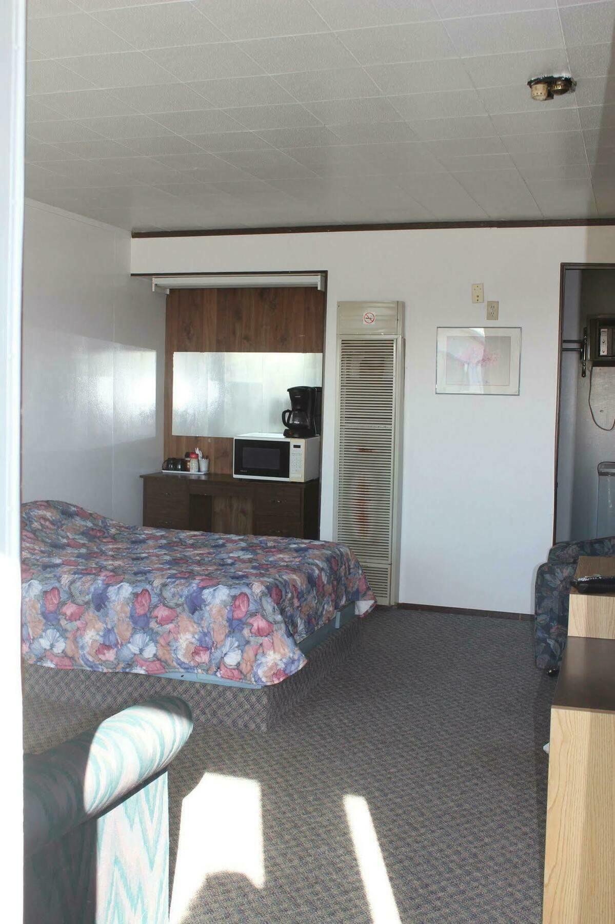 Raval Paradise Motel And Rv Park Youngstown Ngoại thất bức ảnh