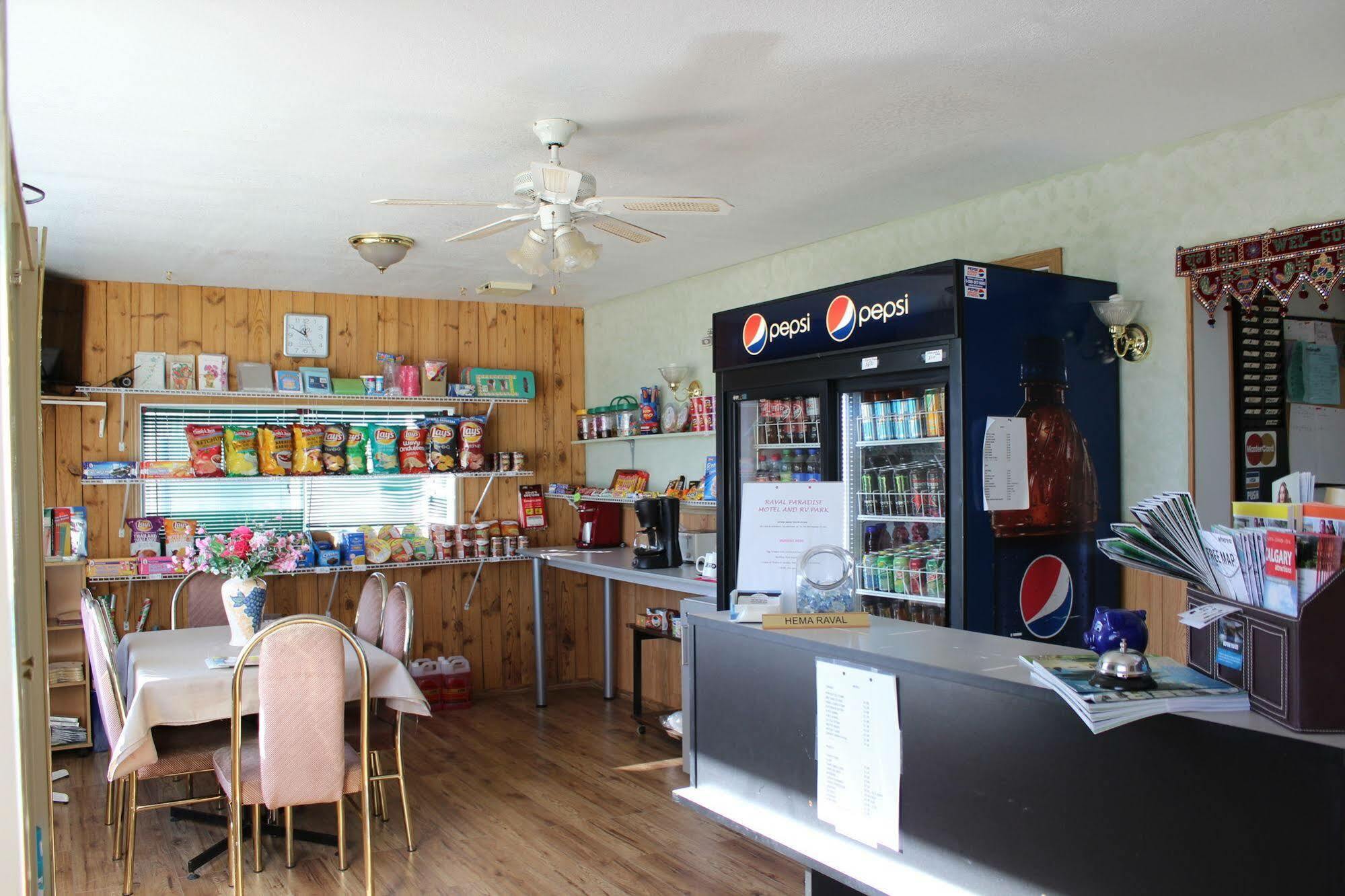 Raval Paradise Motel And Rv Park Youngstown Ngoại thất bức ảnh
