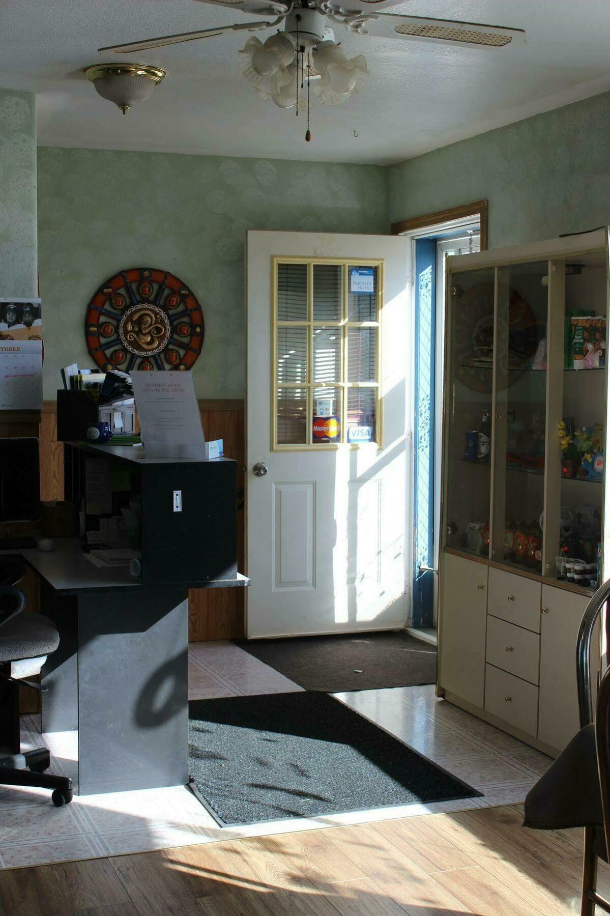 Raval Paradise Motel And Rv Park Youngstown Ngoại thất bức ảnh
